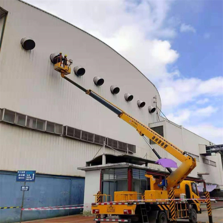 西区高空作业车出租服务：专业广告牌安装解决方案