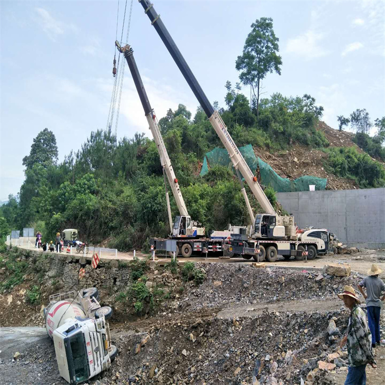 西区汽车掉沟里叫吊车救援要多少钱
