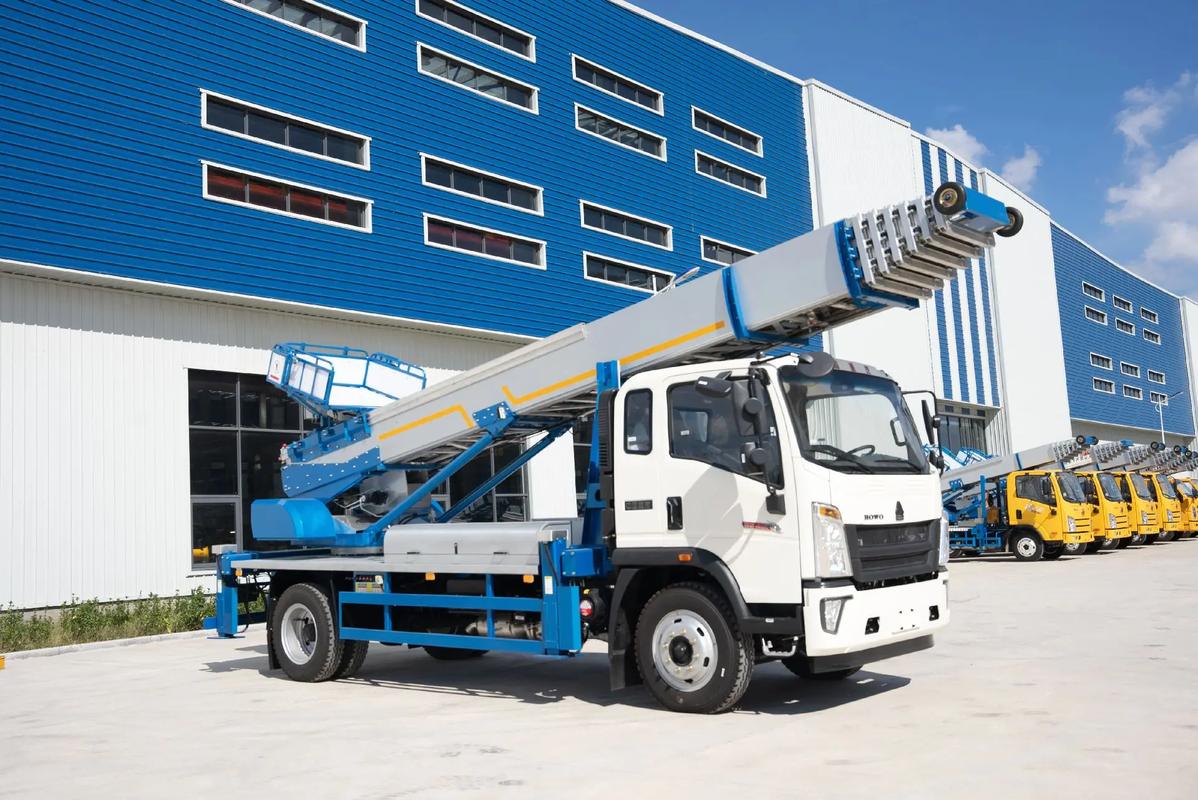 西区出租云梯车高空作业车 建筑垃圾搬运